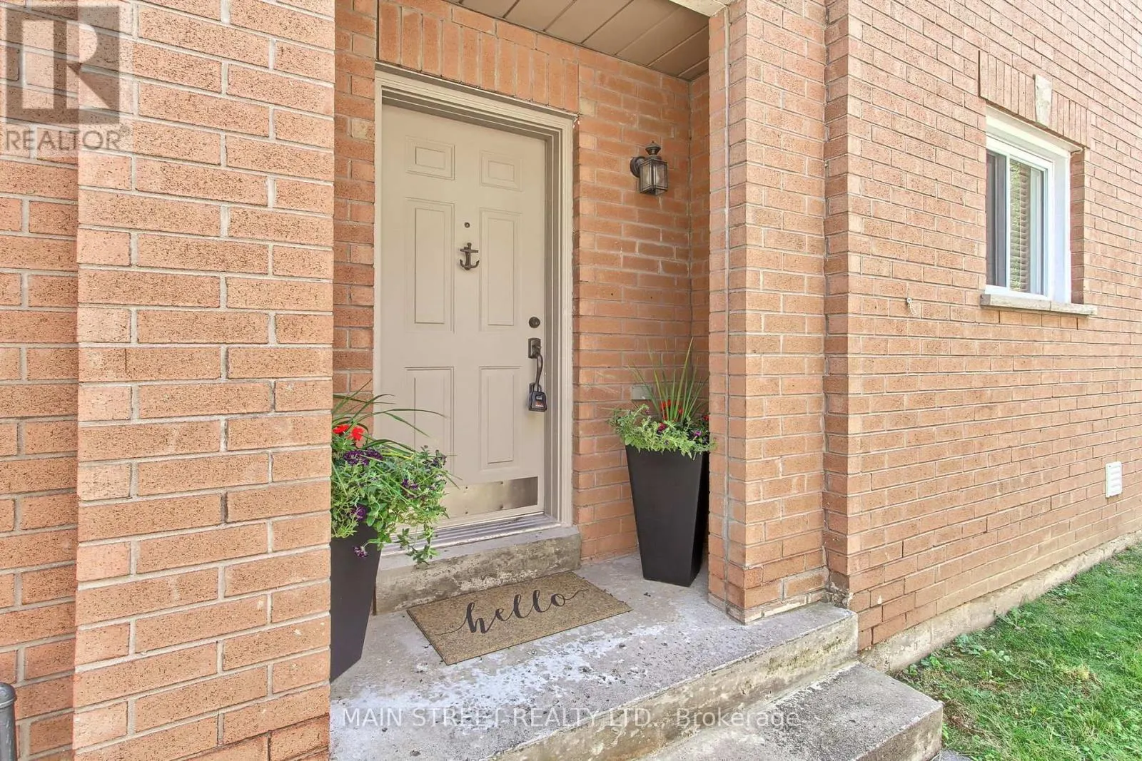 228 WARNER CRESCENT