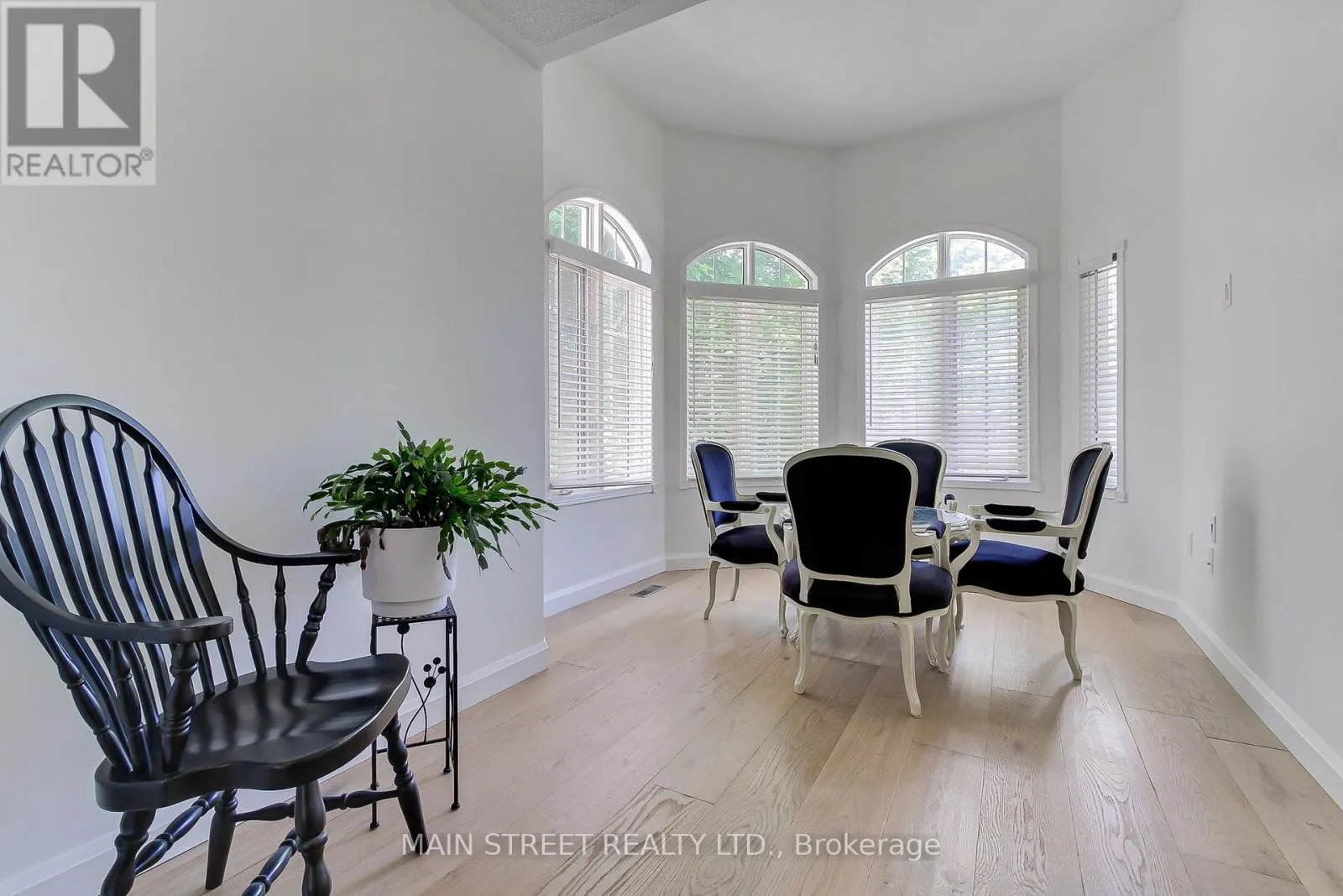 228 WARNER CRESCENT