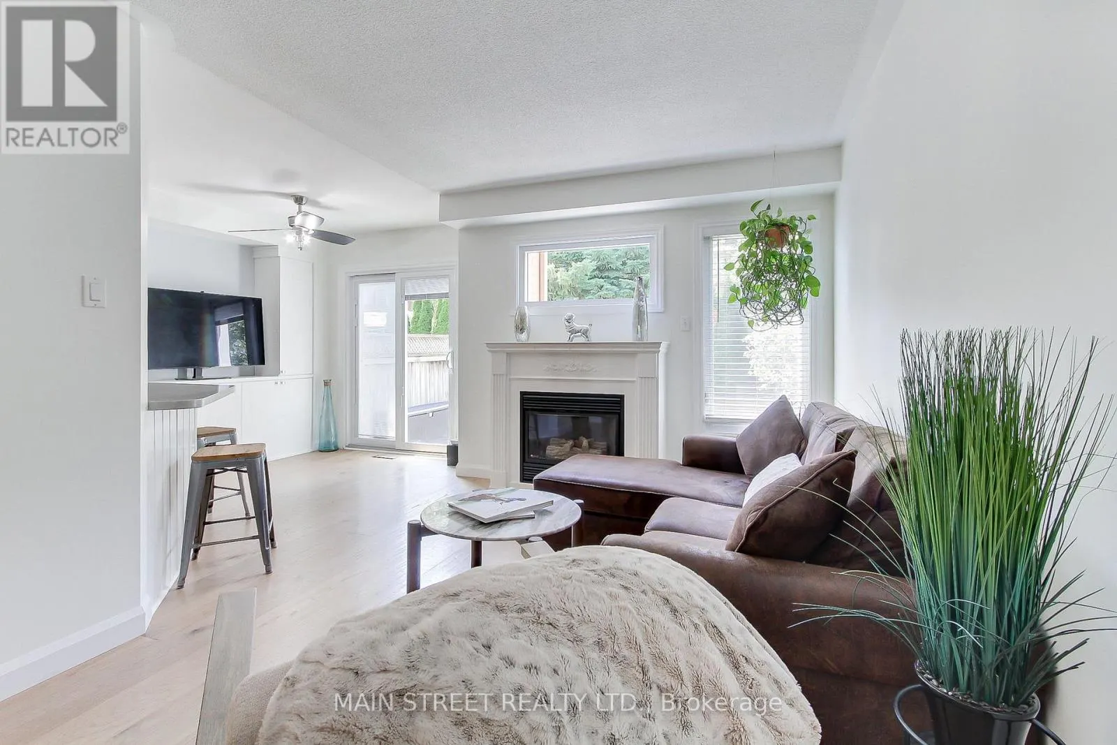 228 WARNER CRESCENT