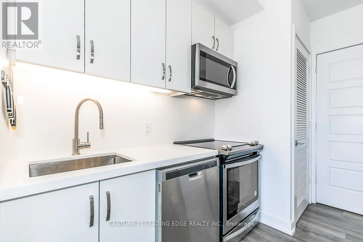 97 - 303 BROWARD WAY