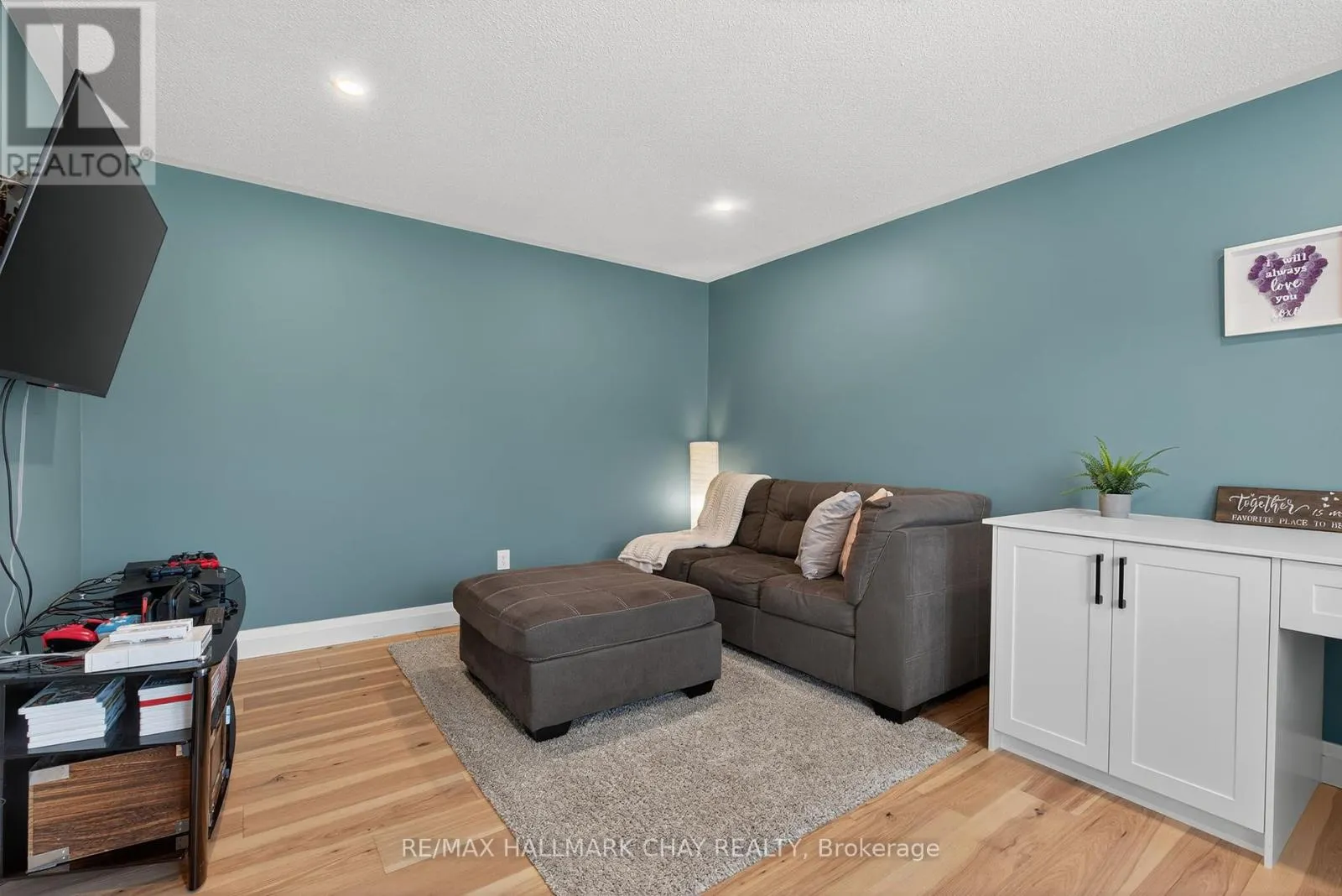 2731 SHERING CRESCENT