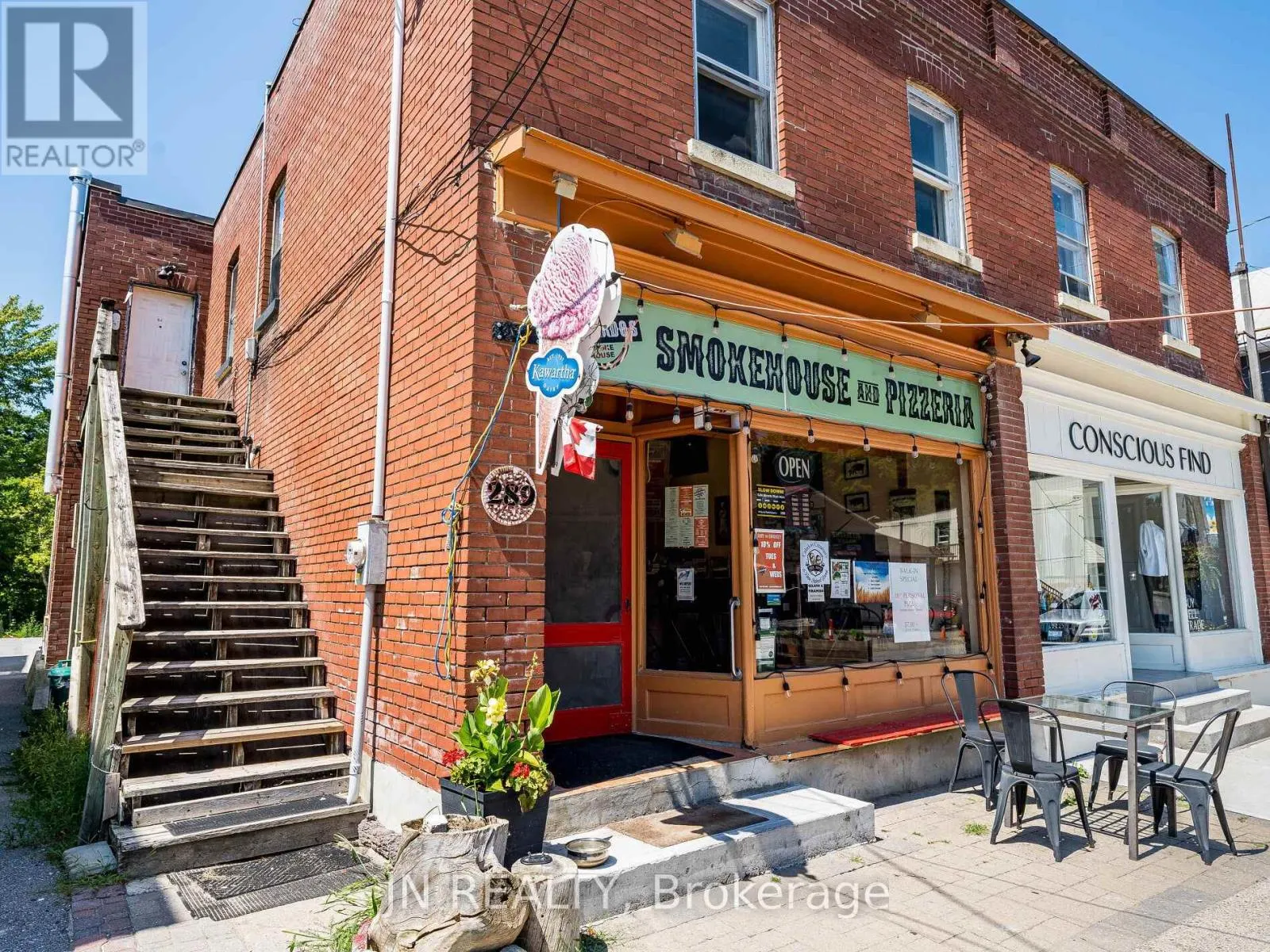 289 MAIN STREET W