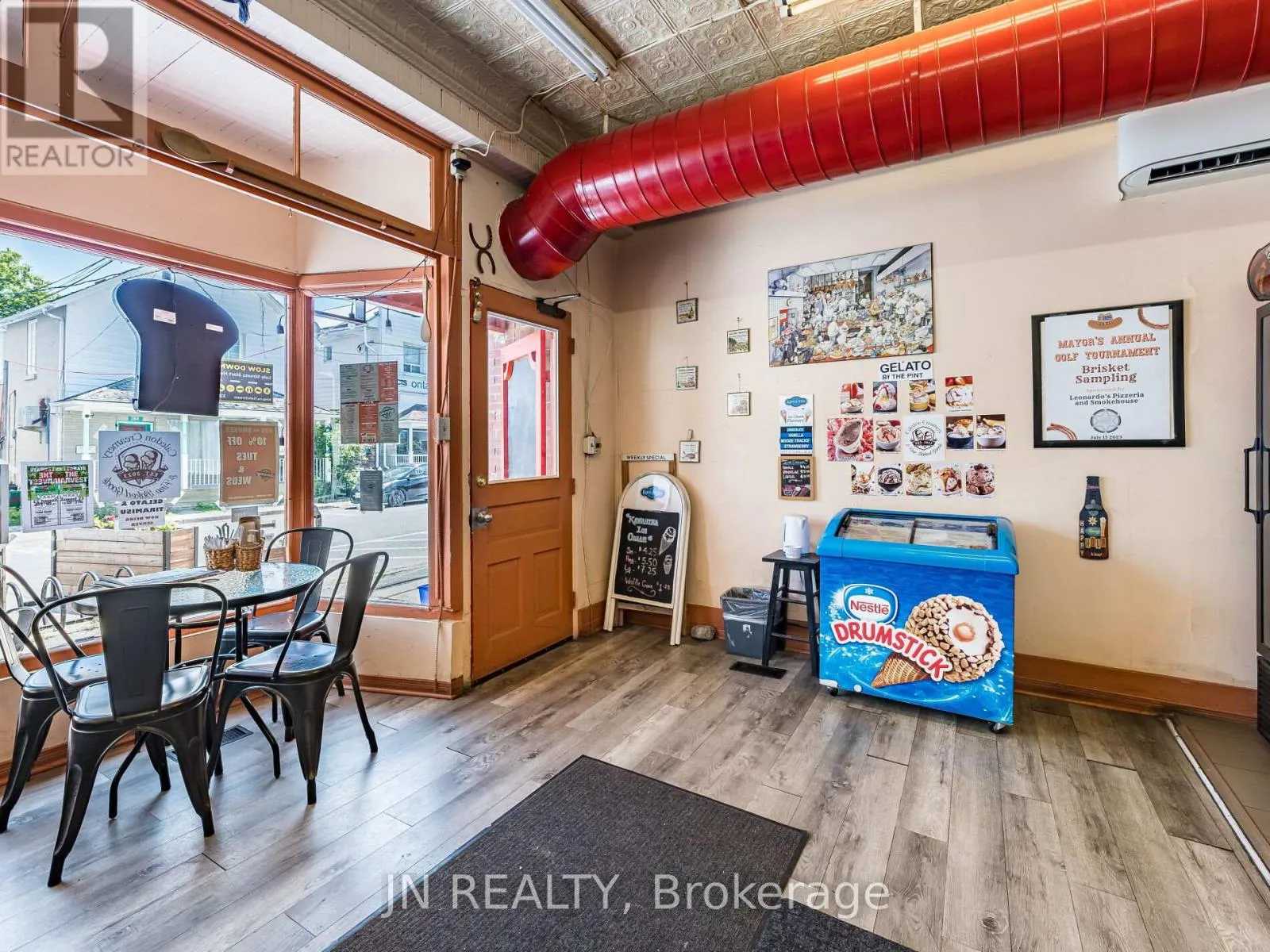 289 MAIN STREET W