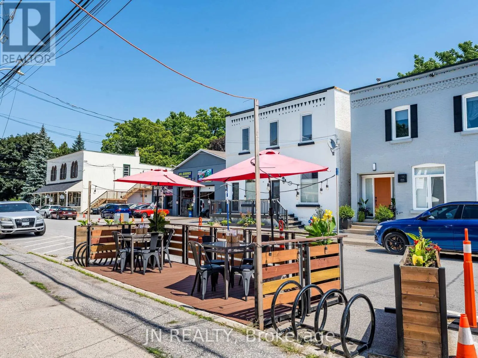 289 MAIN STREET W