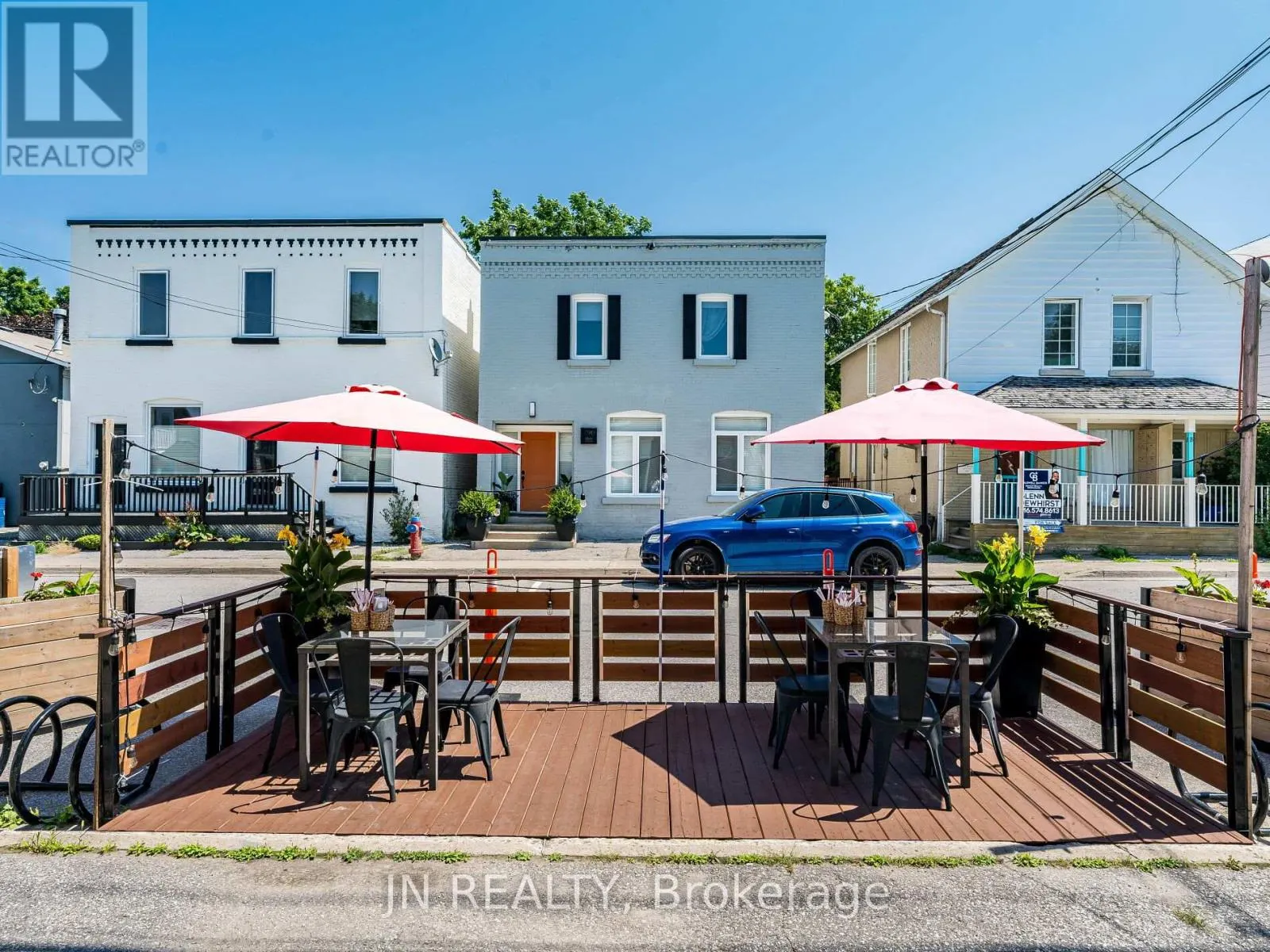 289 MAIN STREET W