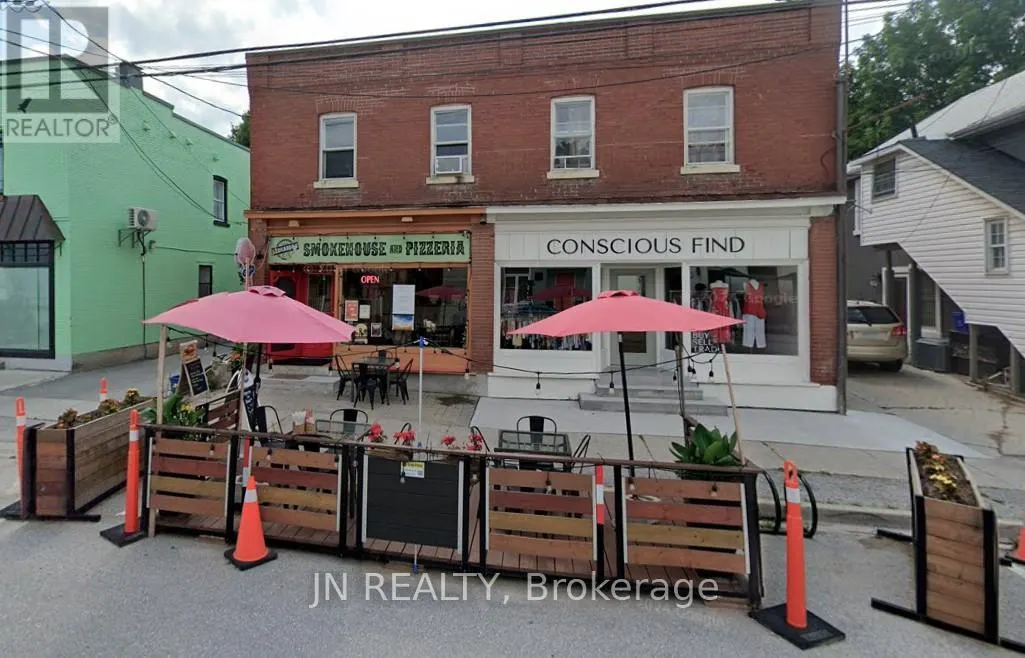 289 MAIN STREET W