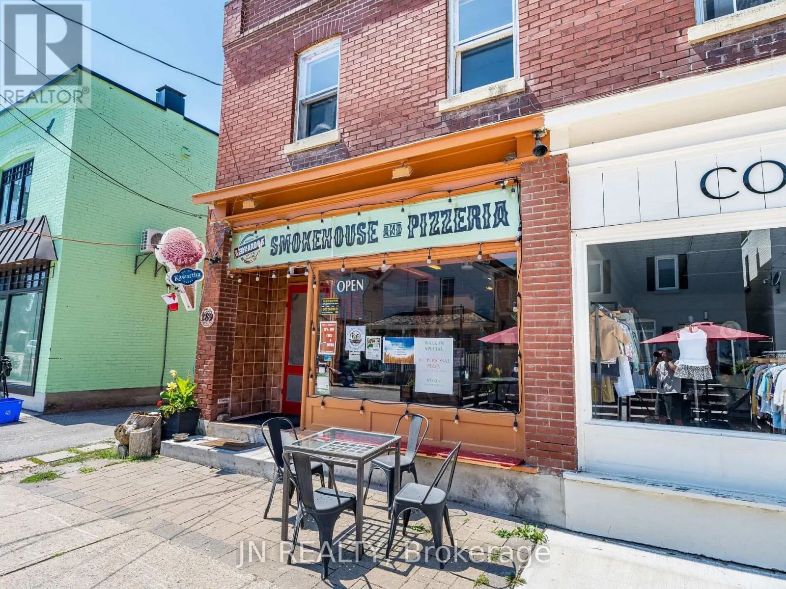 289 MAIN STREET W