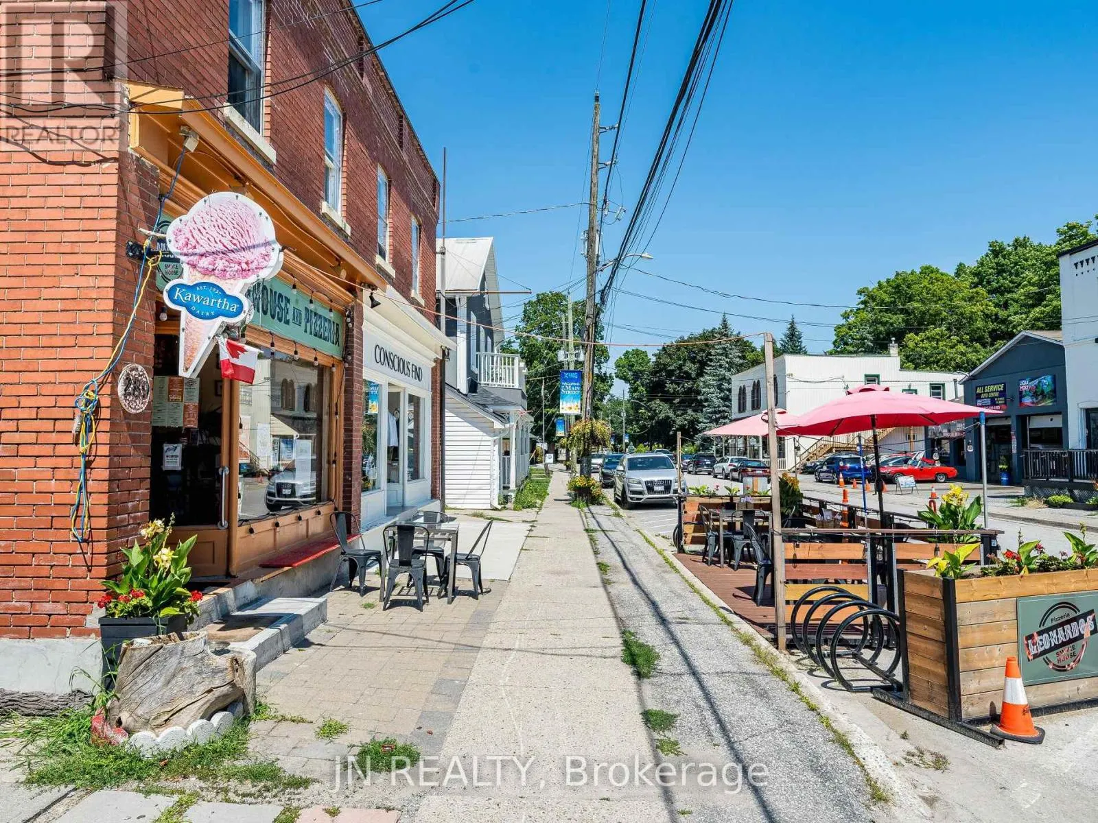 289 MAIN STREET W