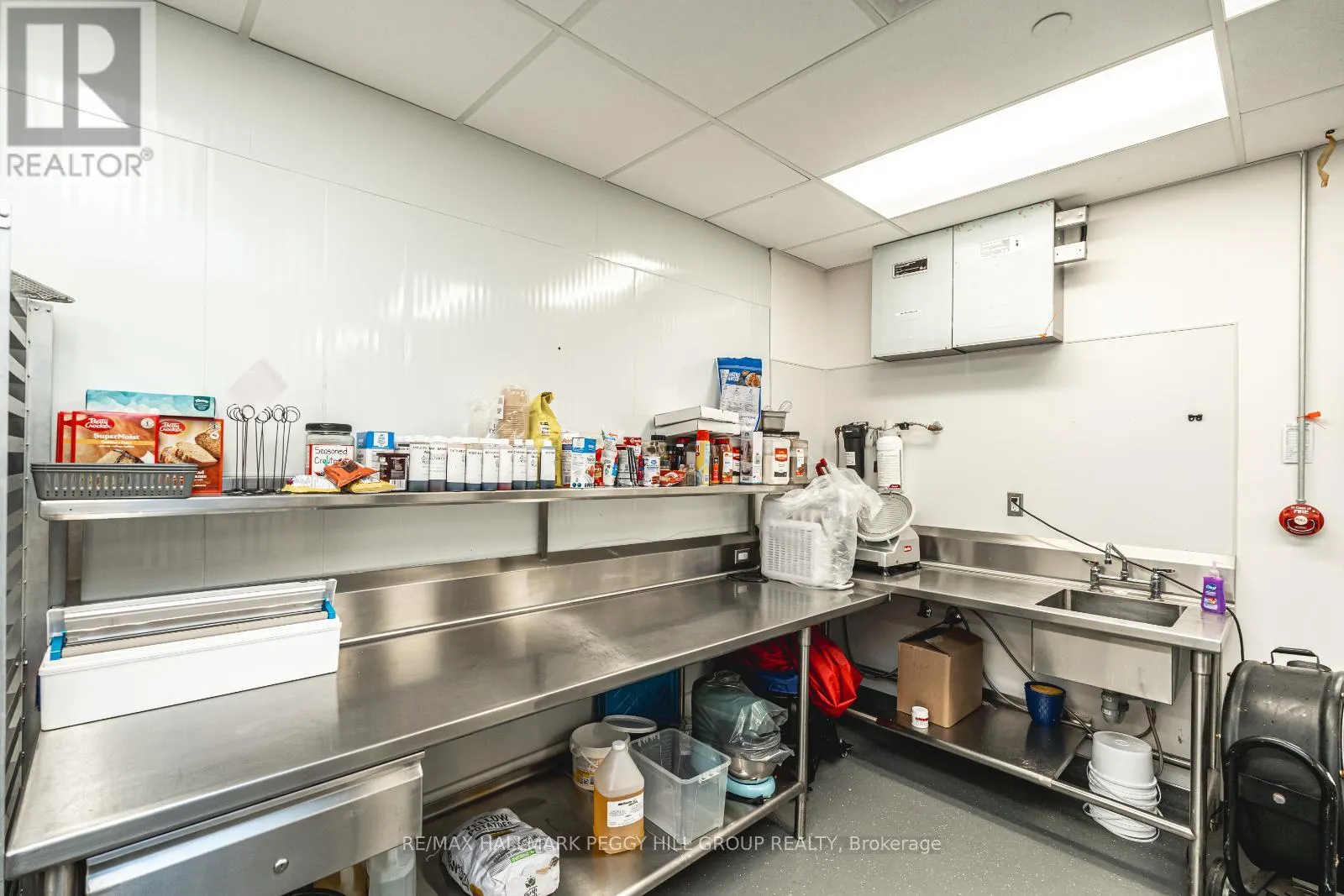 1700 - 7325 YONGE STREET