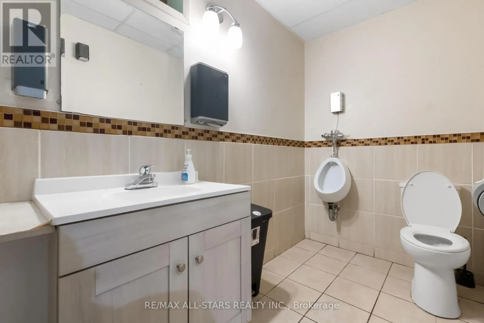 289 THE QUEENSWAY AVENUE S