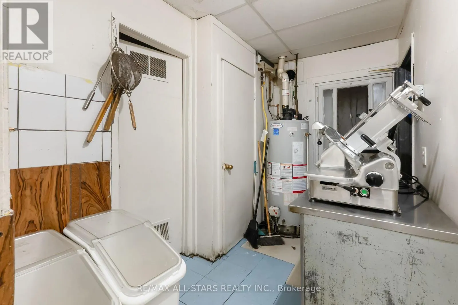 289 THE QUEENSWAY AVENUE S