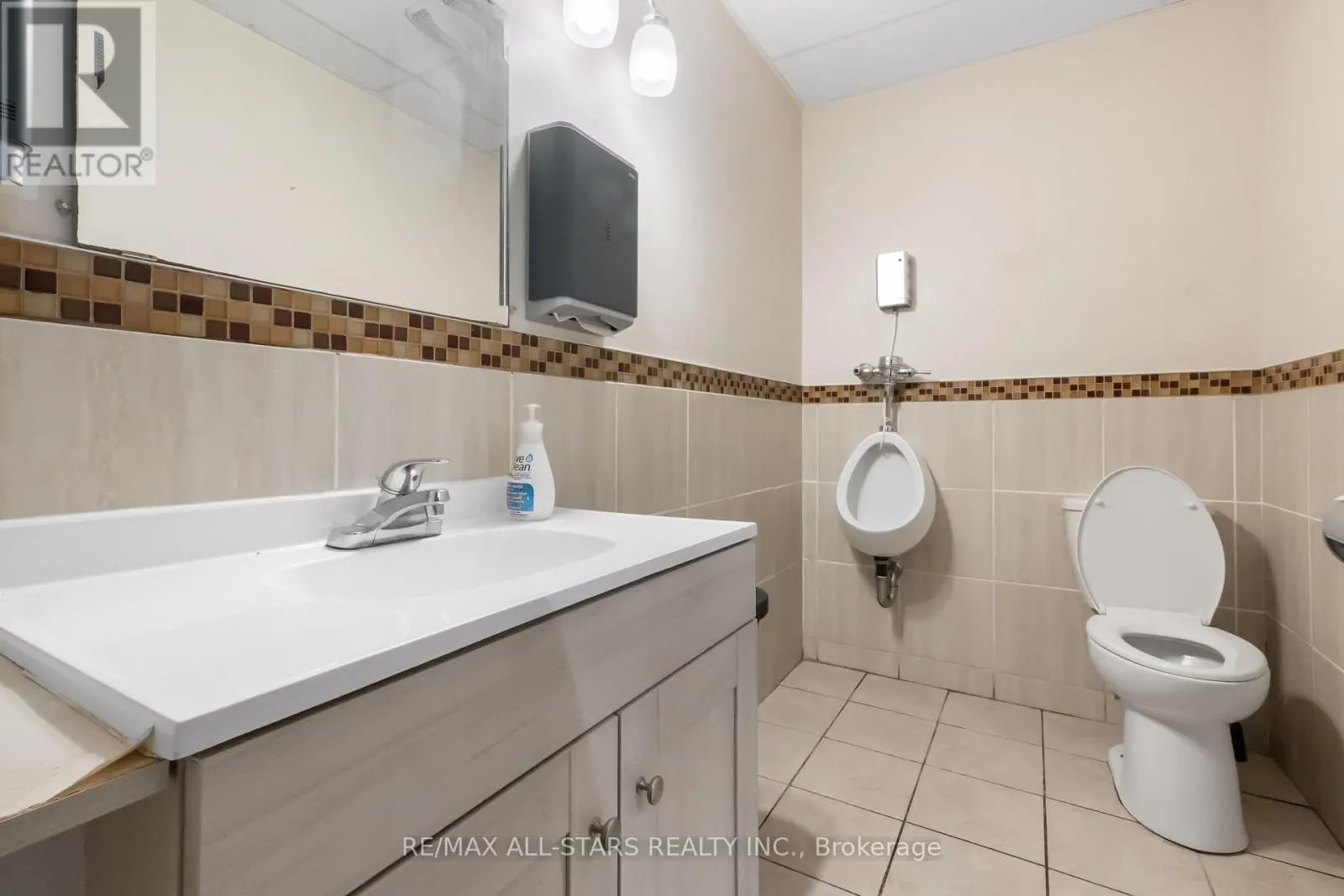 289 THE QUEENSWAY AVENUE S
