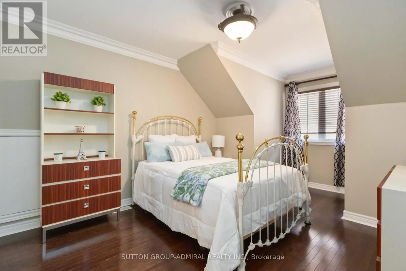 24 MEADOW RIDGE COURT
