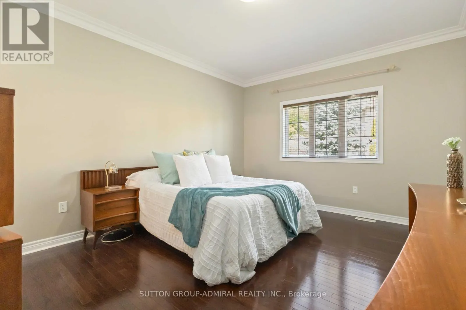24 MEADOW RIDGE COURT