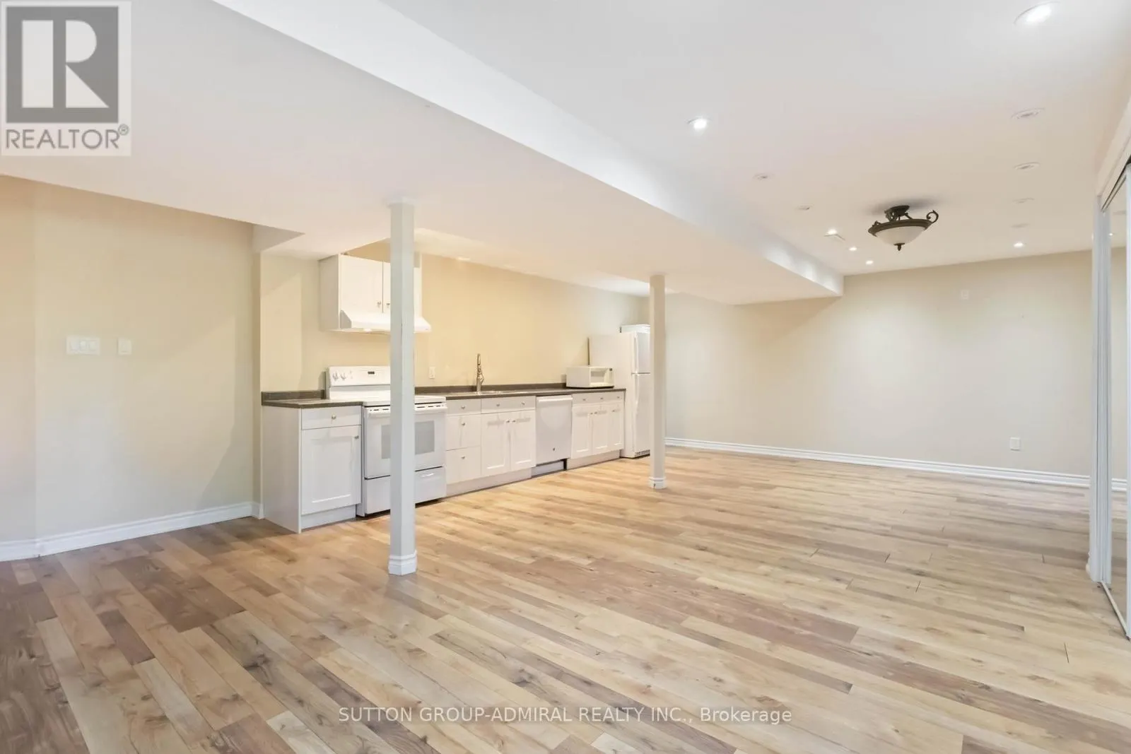 24 MEADOW RIDGE COURT