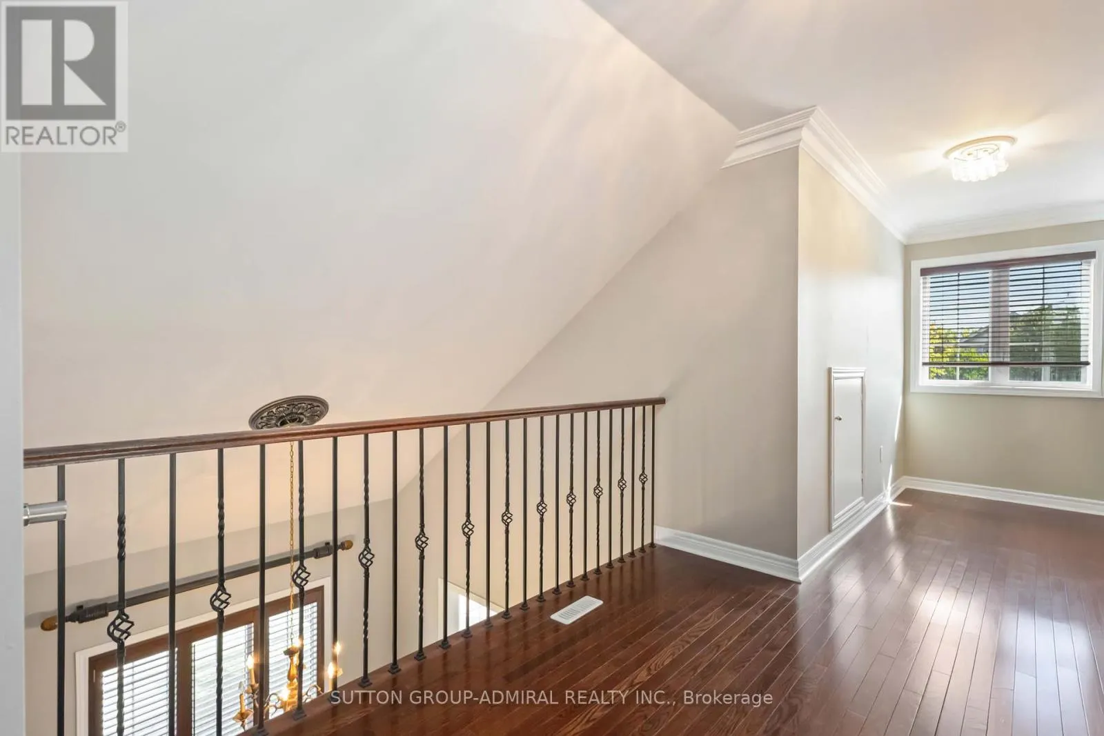 24 MEADOW RIDGE COURT