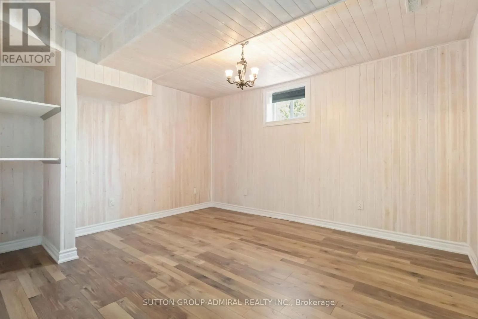 24 MEADOW RIDGE COURT