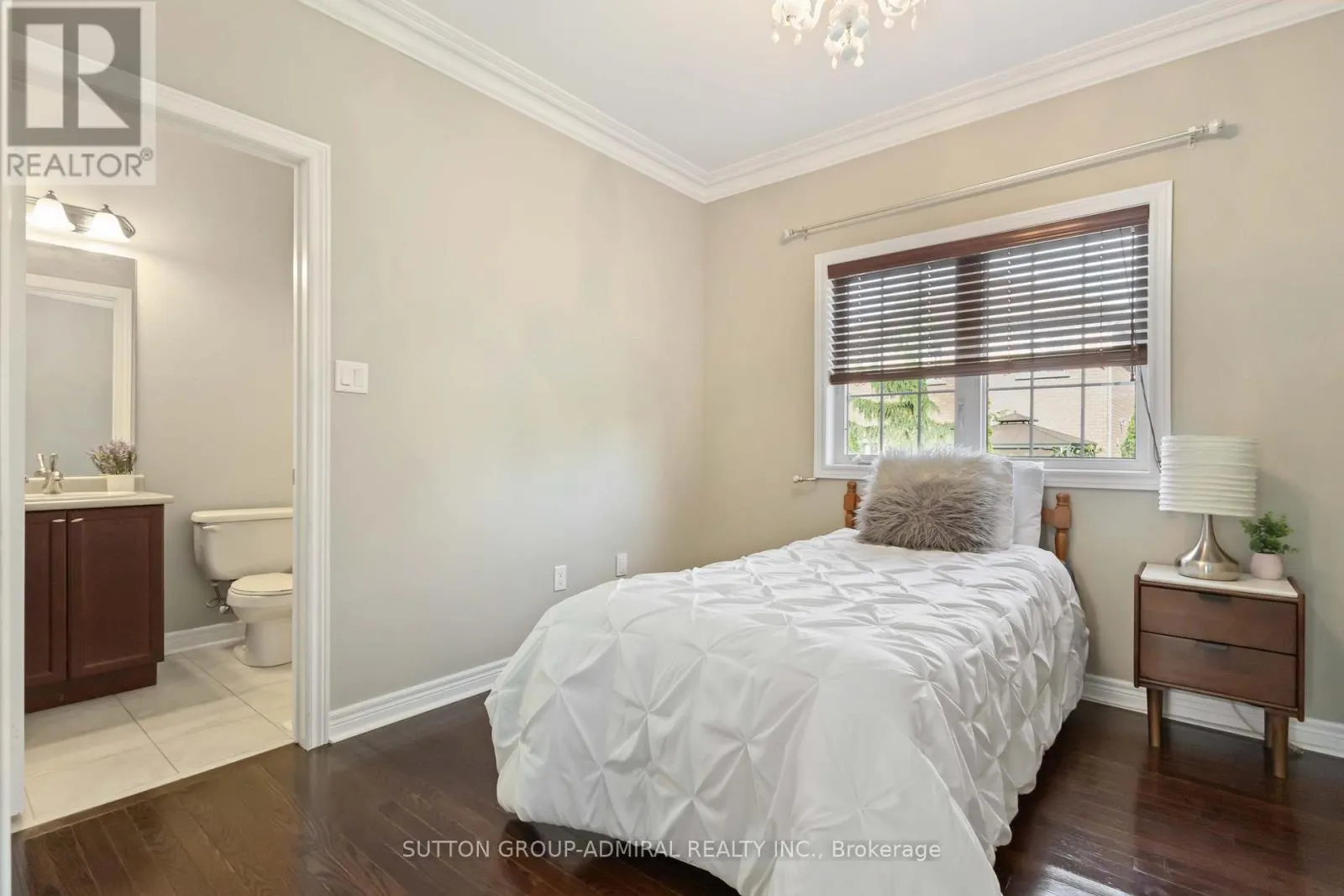24 MEADOW RIDGE COURT