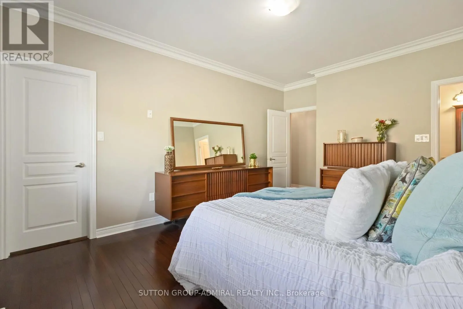 24 MEADOW RIDGE COURT
