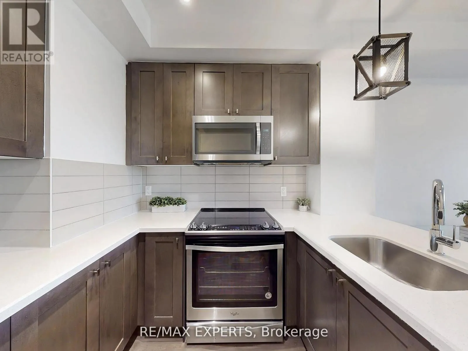 326 - 555 WILLIAM GRAHAM DRIVE
