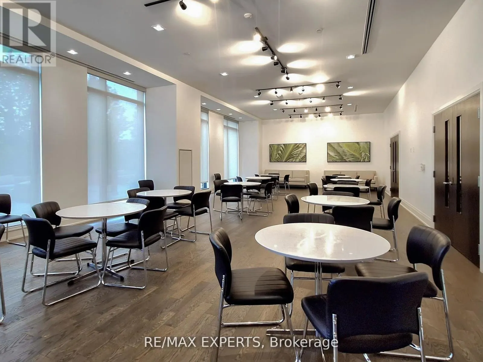 326 - 555 WILLIAM GRAHAM DRIVE