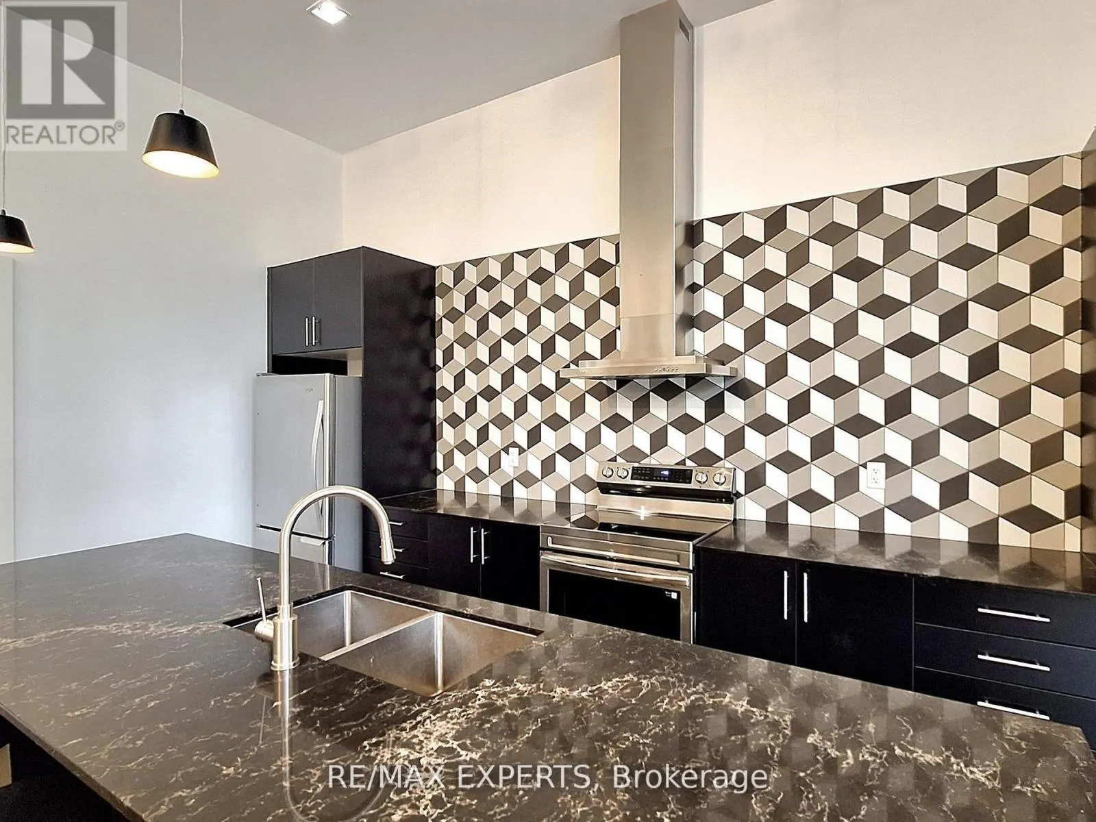 326 - 555 WILLIAM GRAHAM DRIVE
