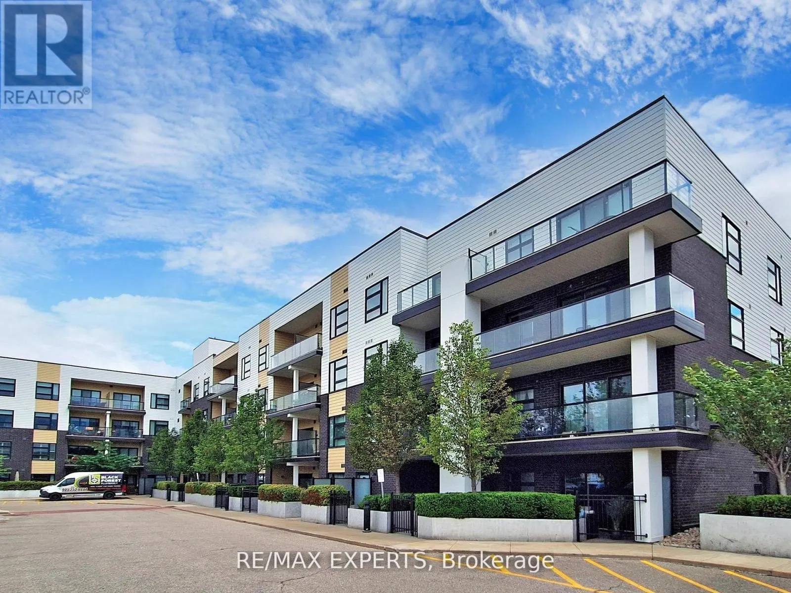 326 - 555 WILLIAM GRAHAM DRIVE