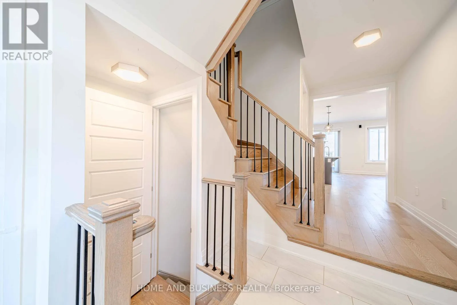 24 CASELY AVENUE