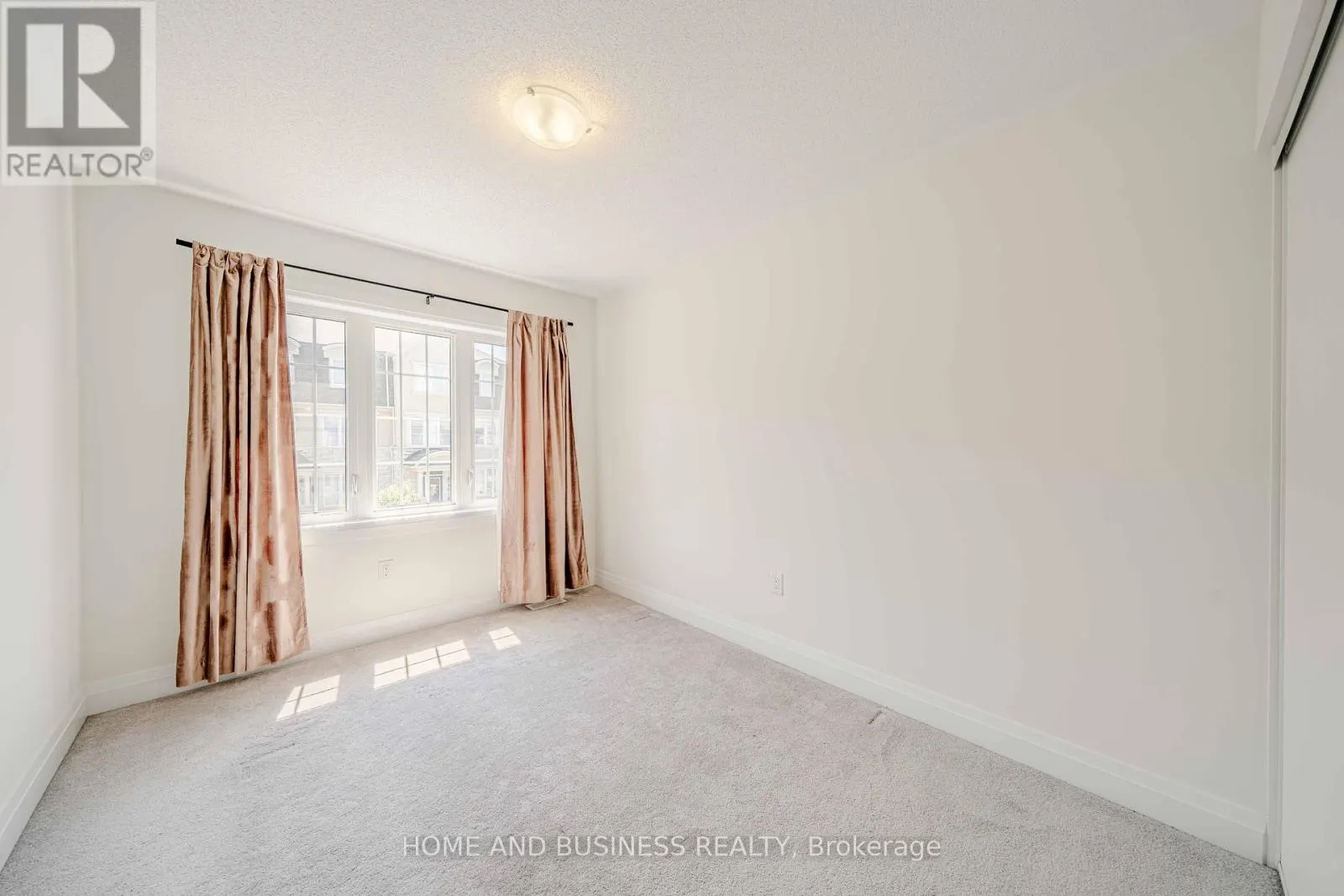 24 CASELY AVENUE