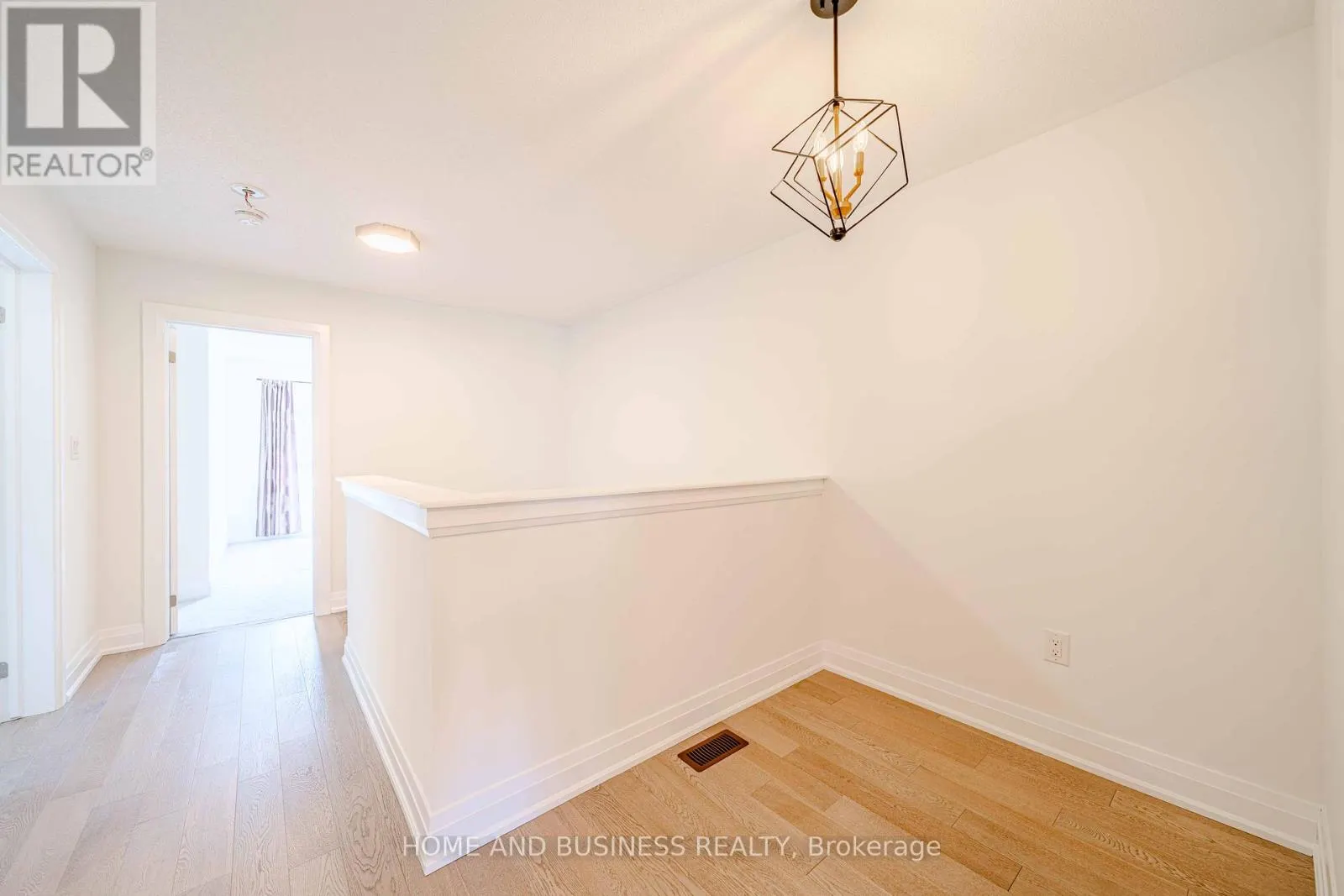 24 CASELY AVENUE