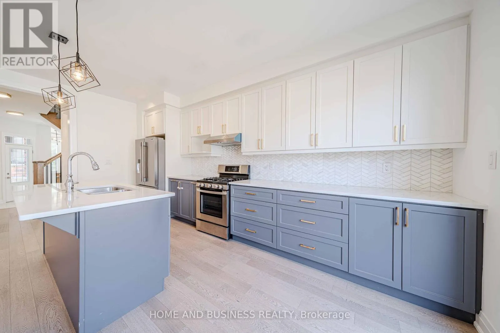 24 CASELY AVENUE