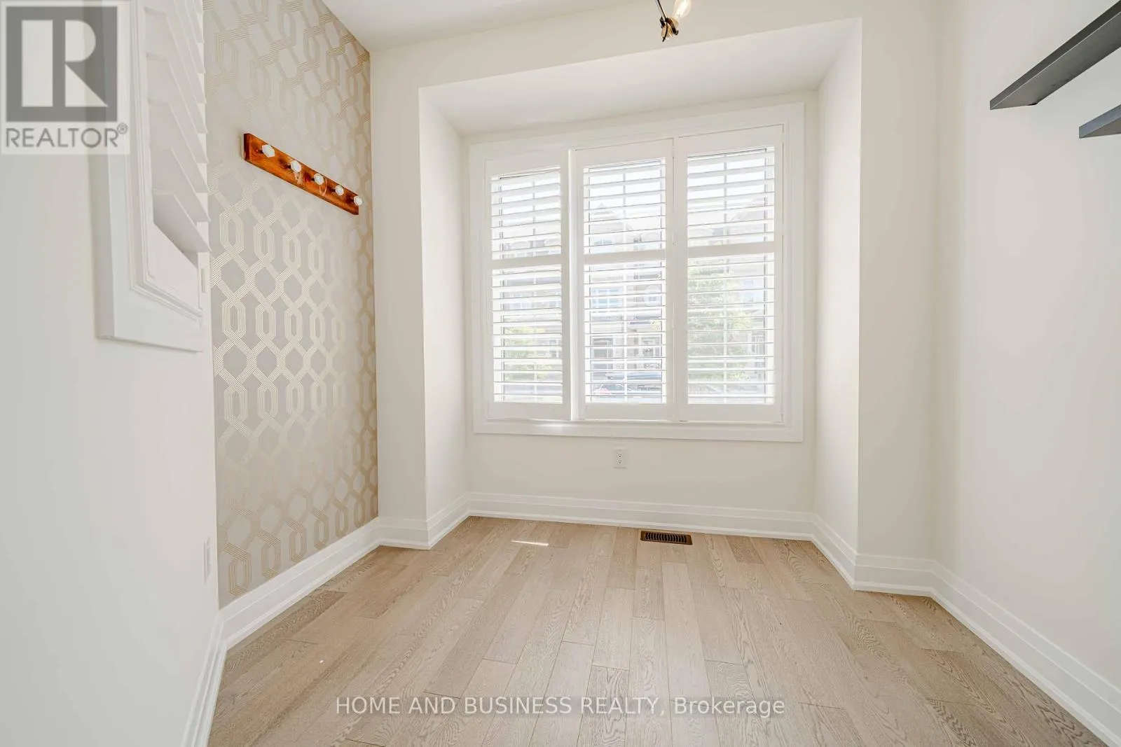 24 CASELY AVENUE