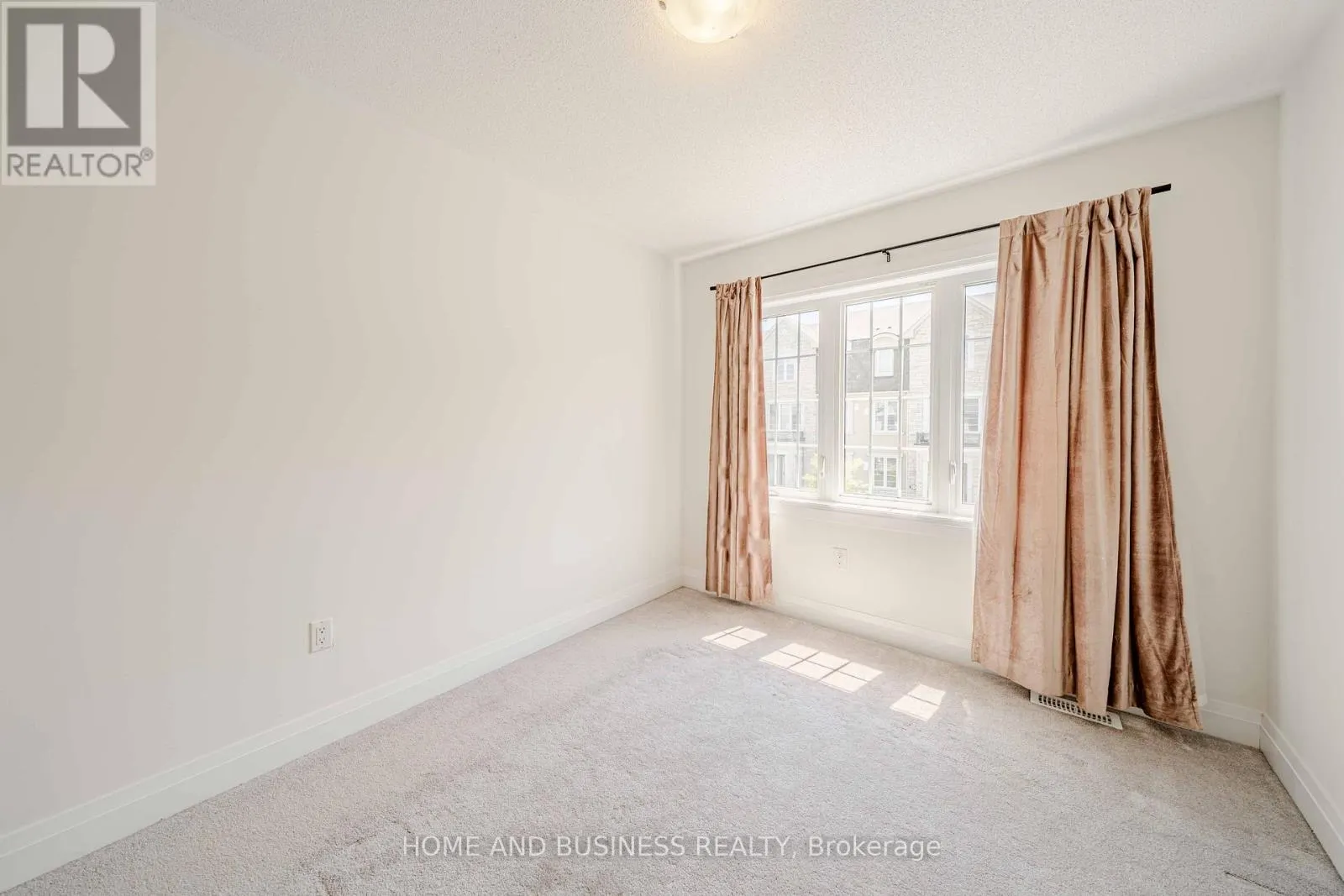 24 CASELY AVENUE