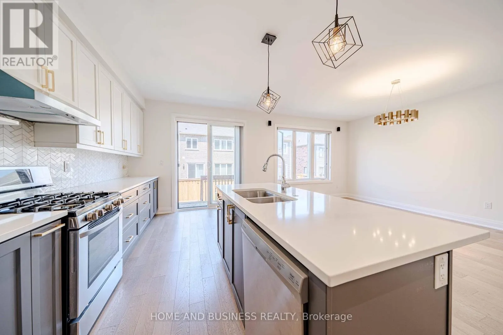 24 CASELY AVENUE