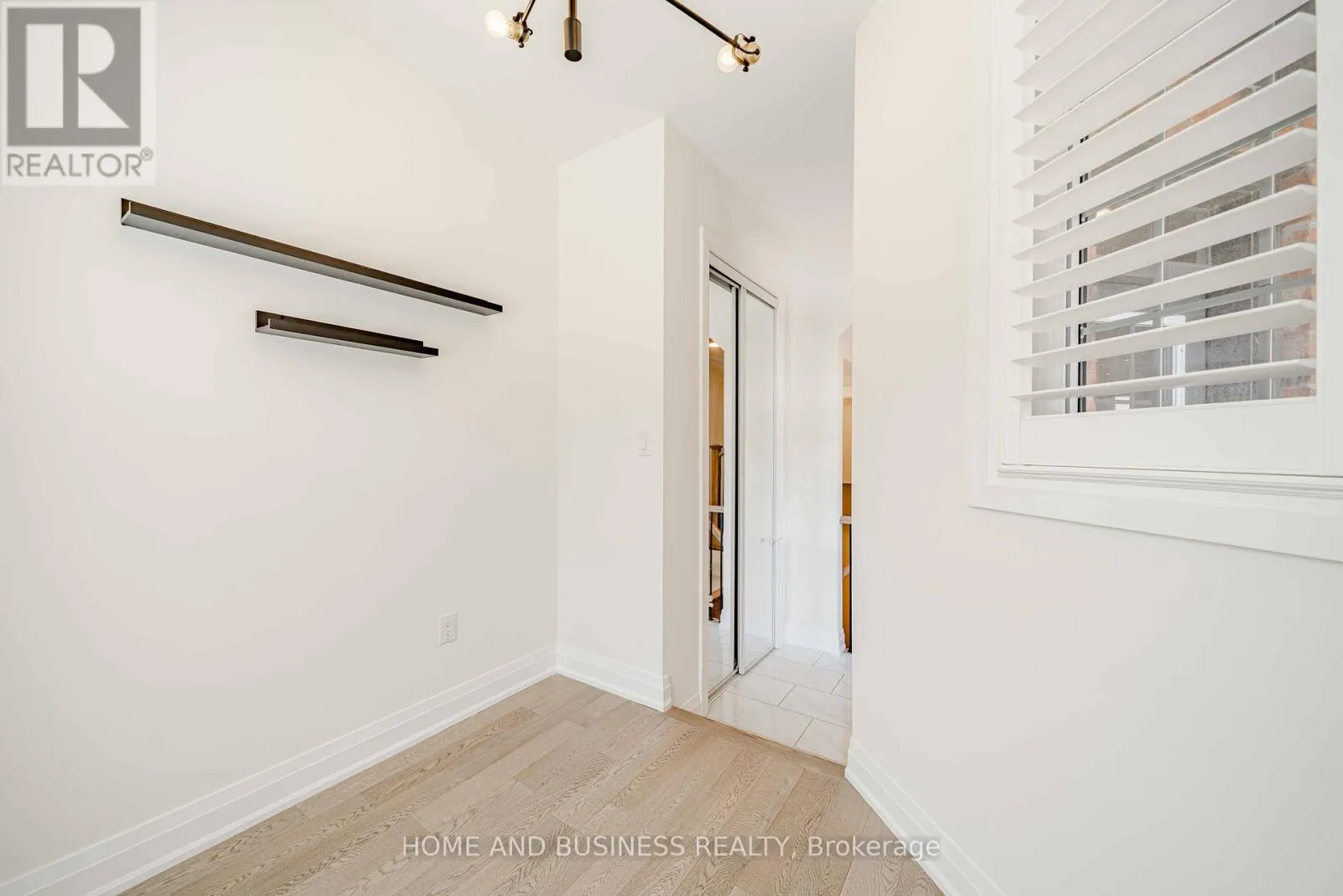 24 CASELY AVENUE