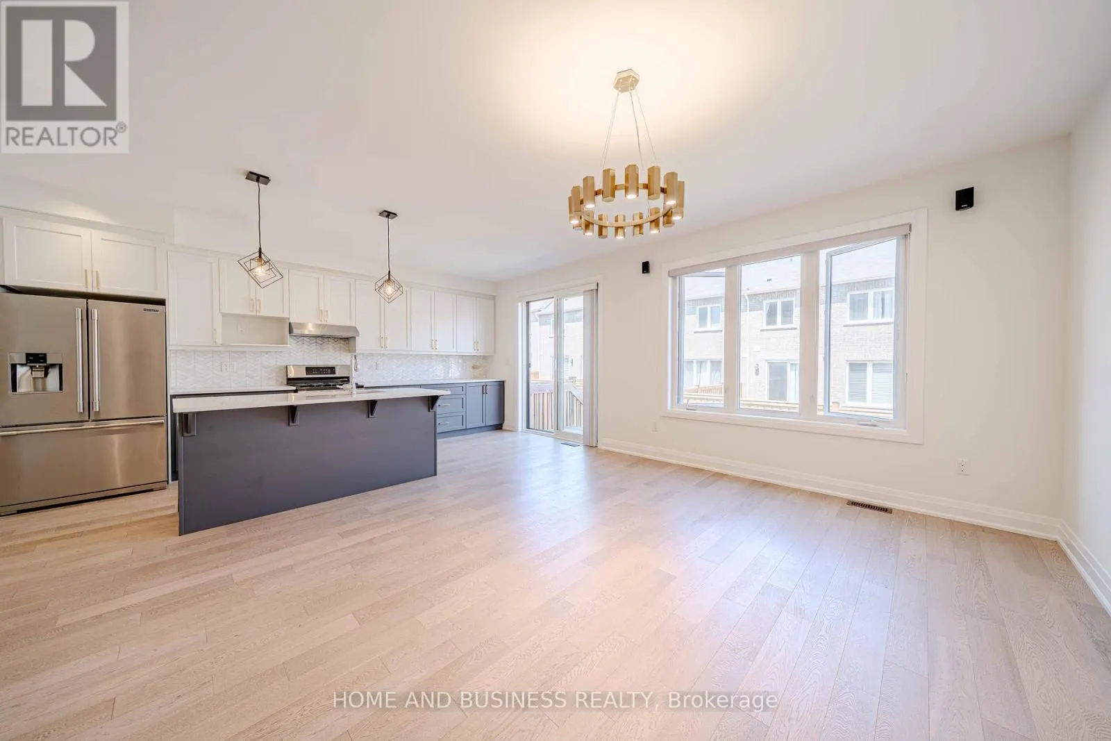 24 CASELY AVENUE