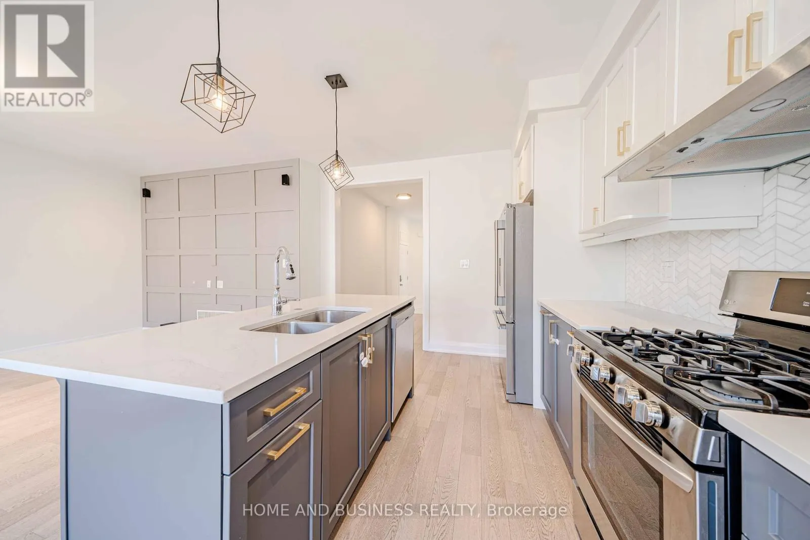 24 CASELY AVENUE