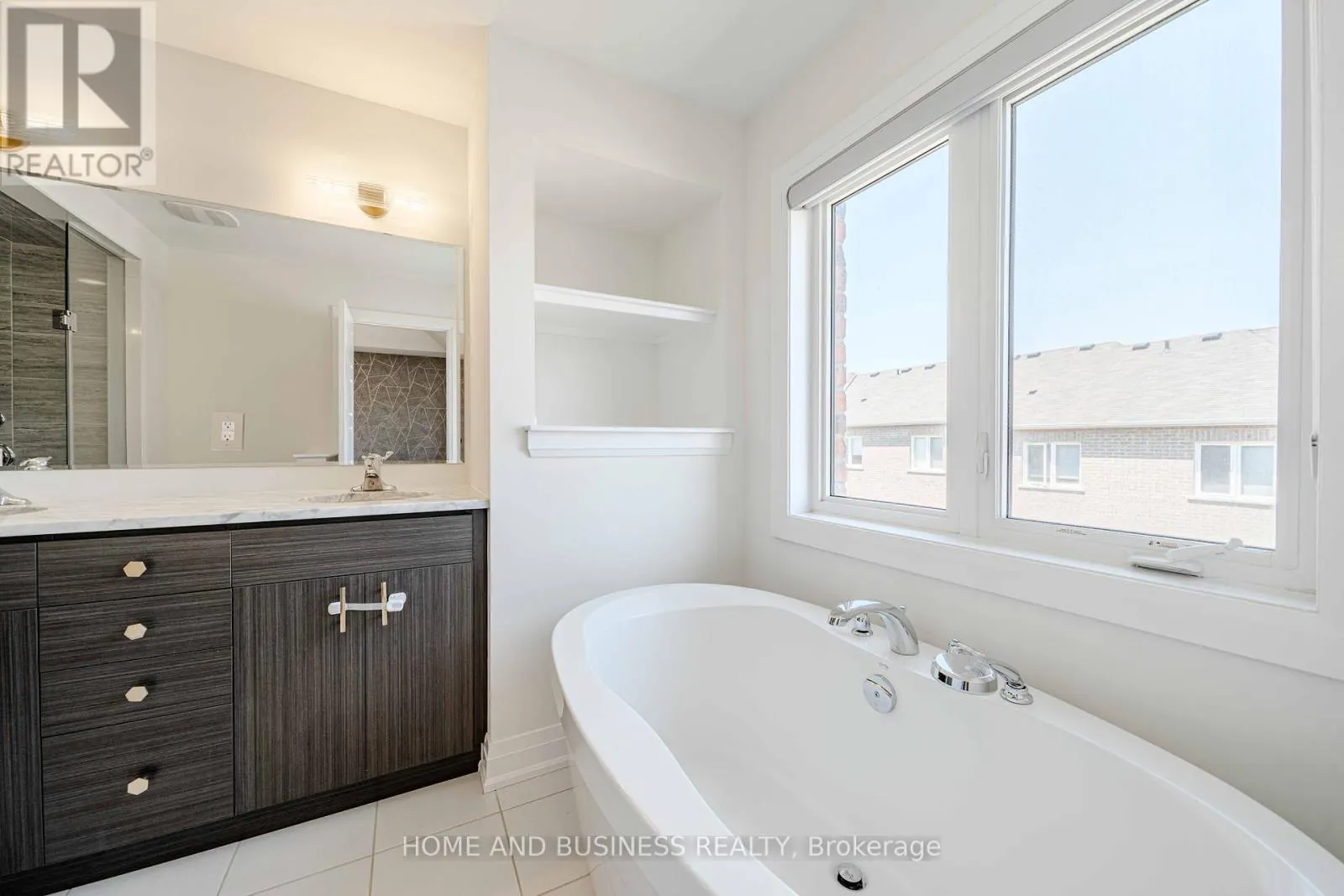 24 CASELY AVENUE