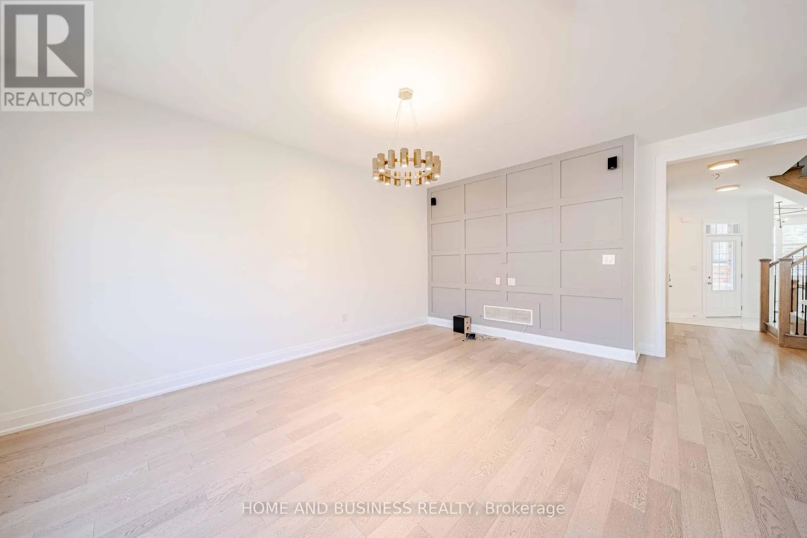 24 CASELY AVENUE