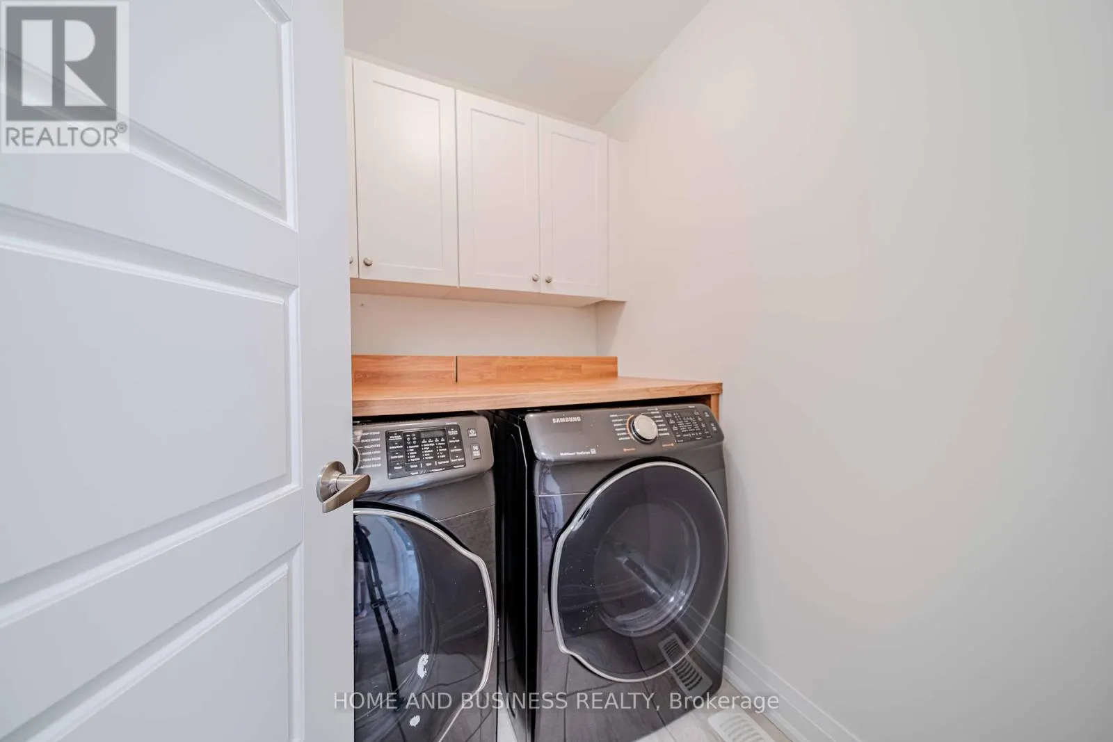 24 CASELY AVENUE