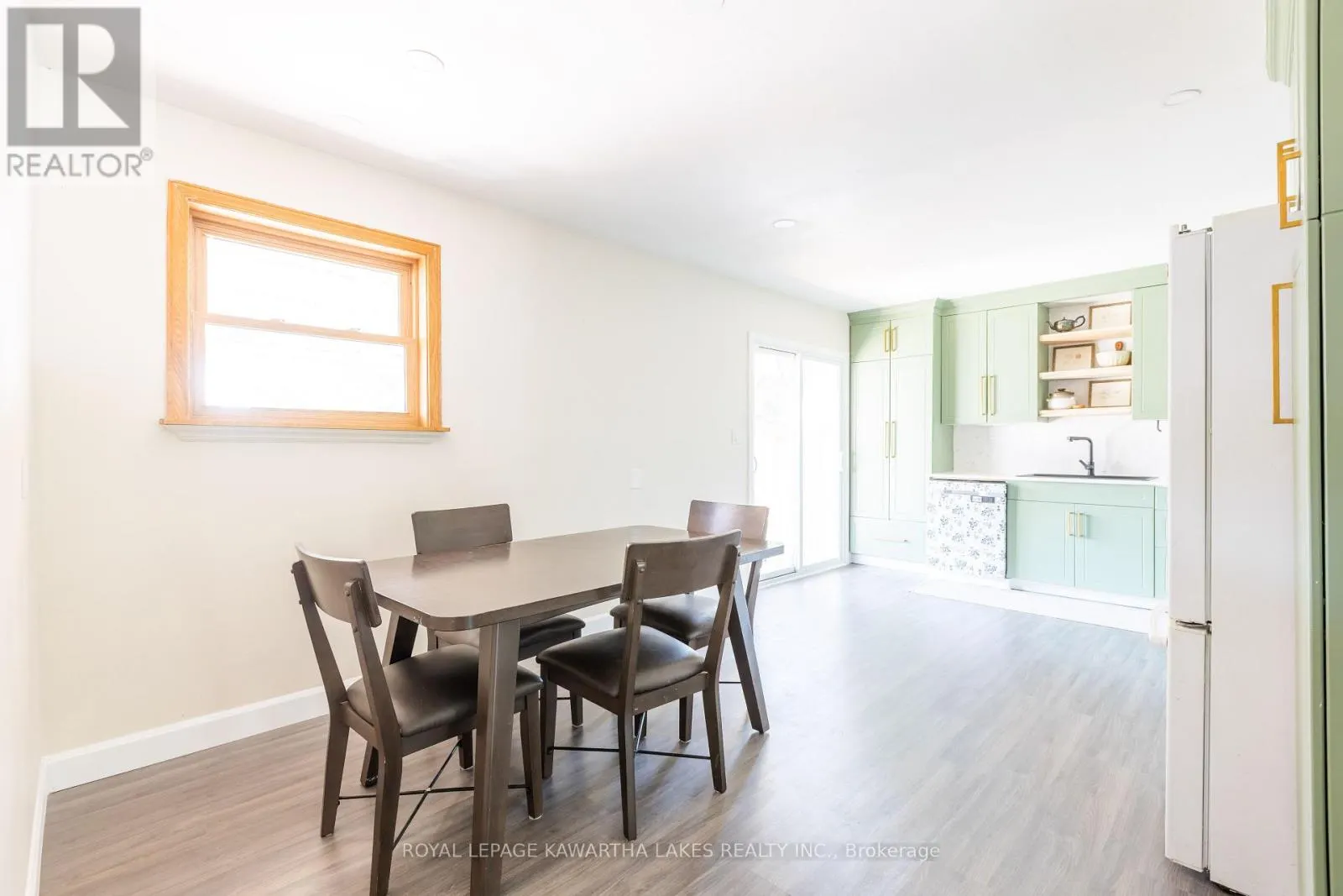 446 DUNDAS STREET