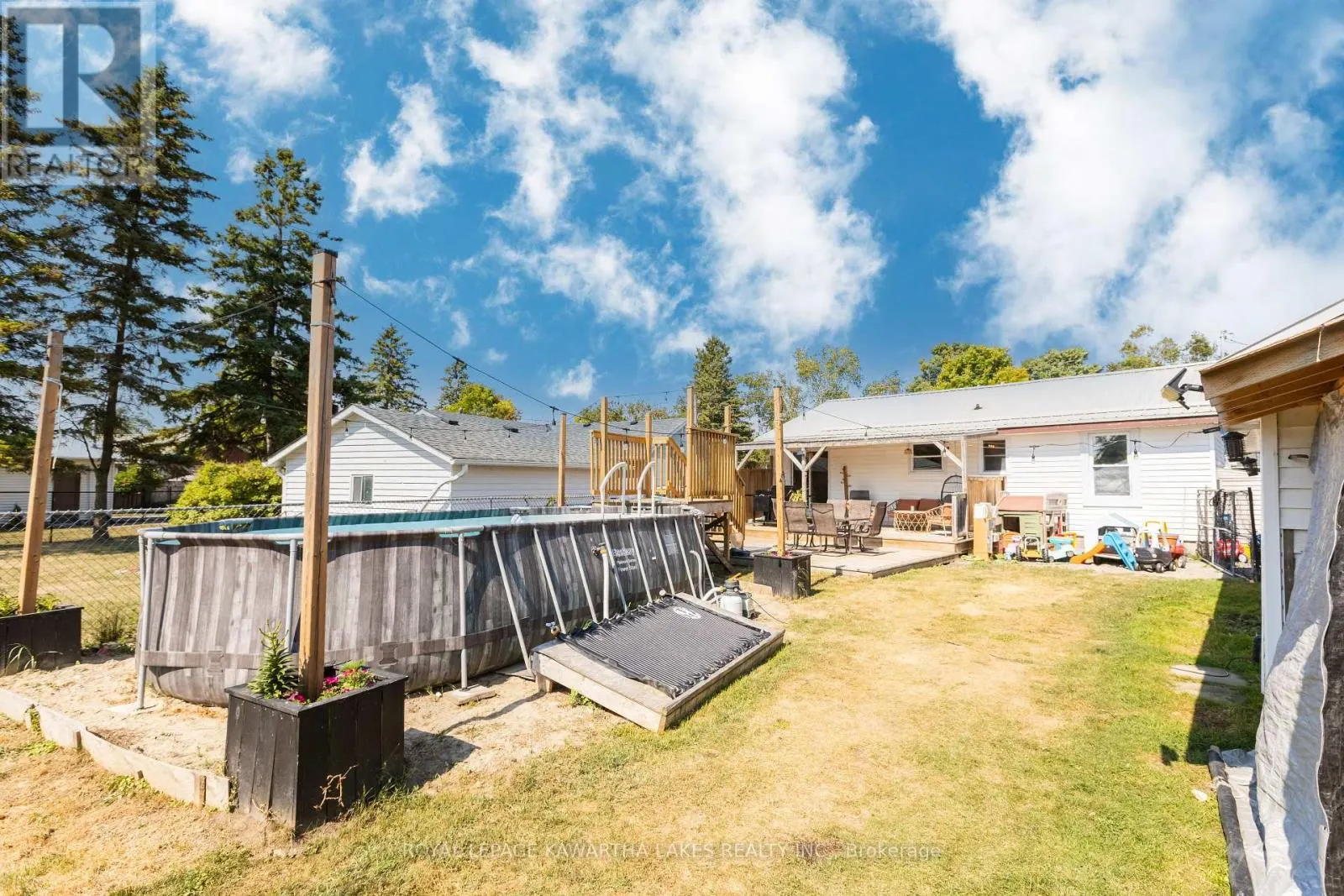 446 DUNDAS STREET