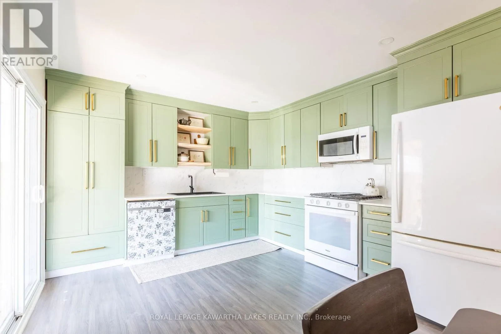 446 DUNDAS STREET