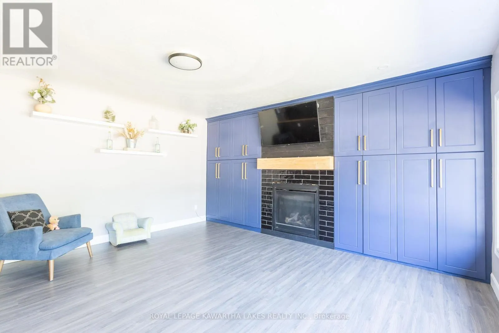 446 DUNDAS STREET