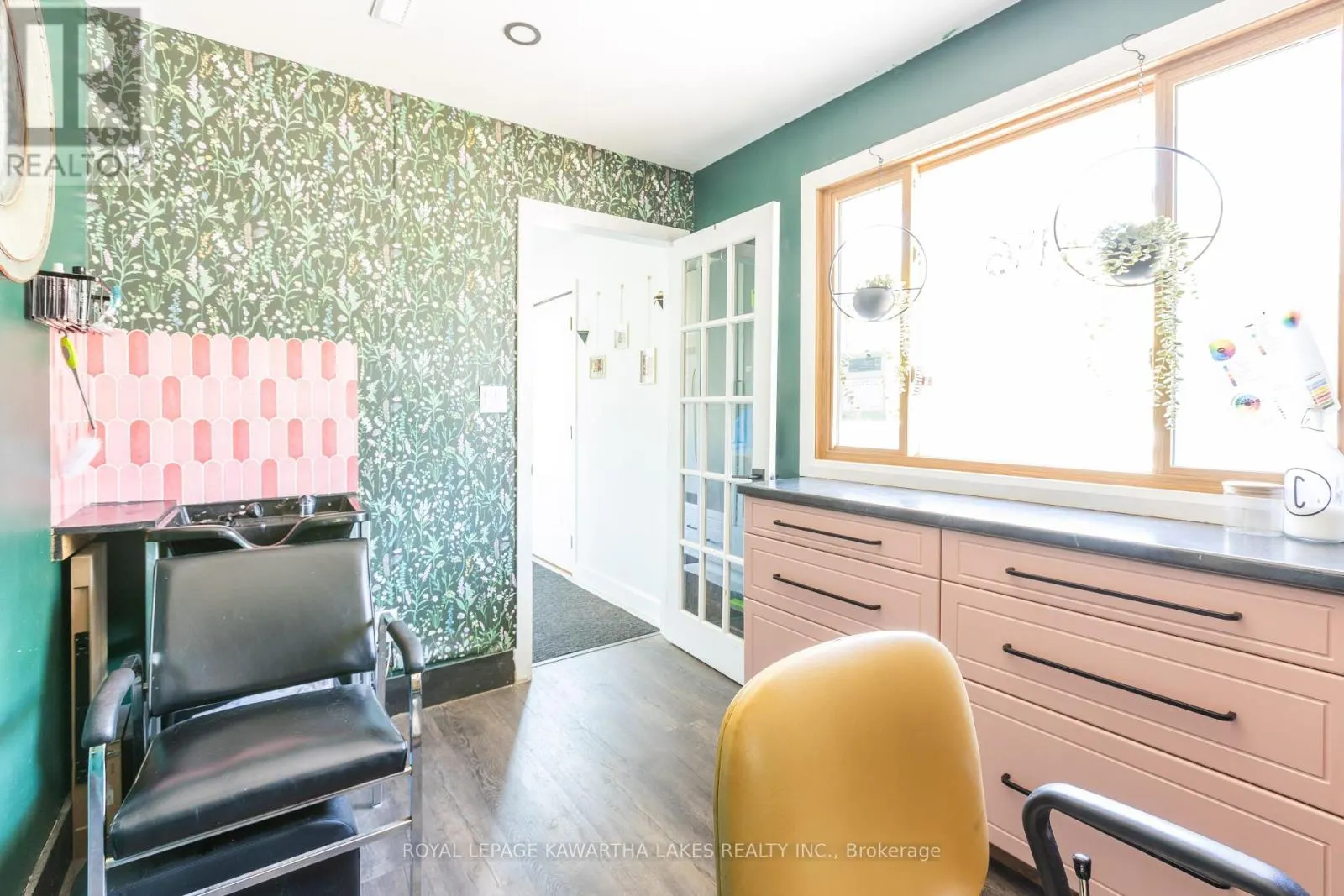 446 DUNDAS STREET