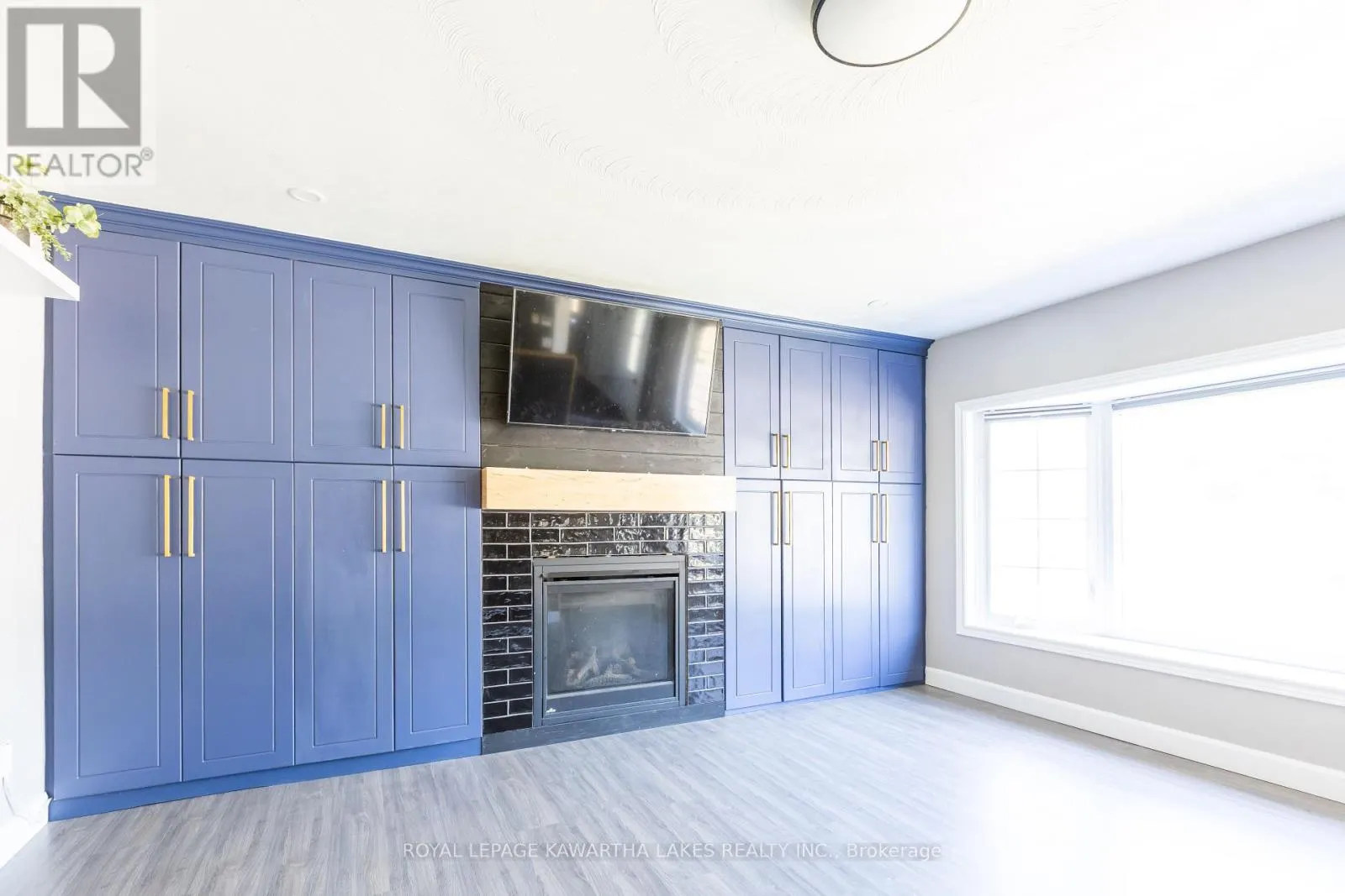 446 DUNDAS STREET