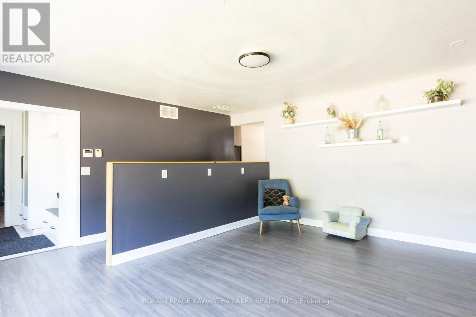 446 DUNDAS STREET