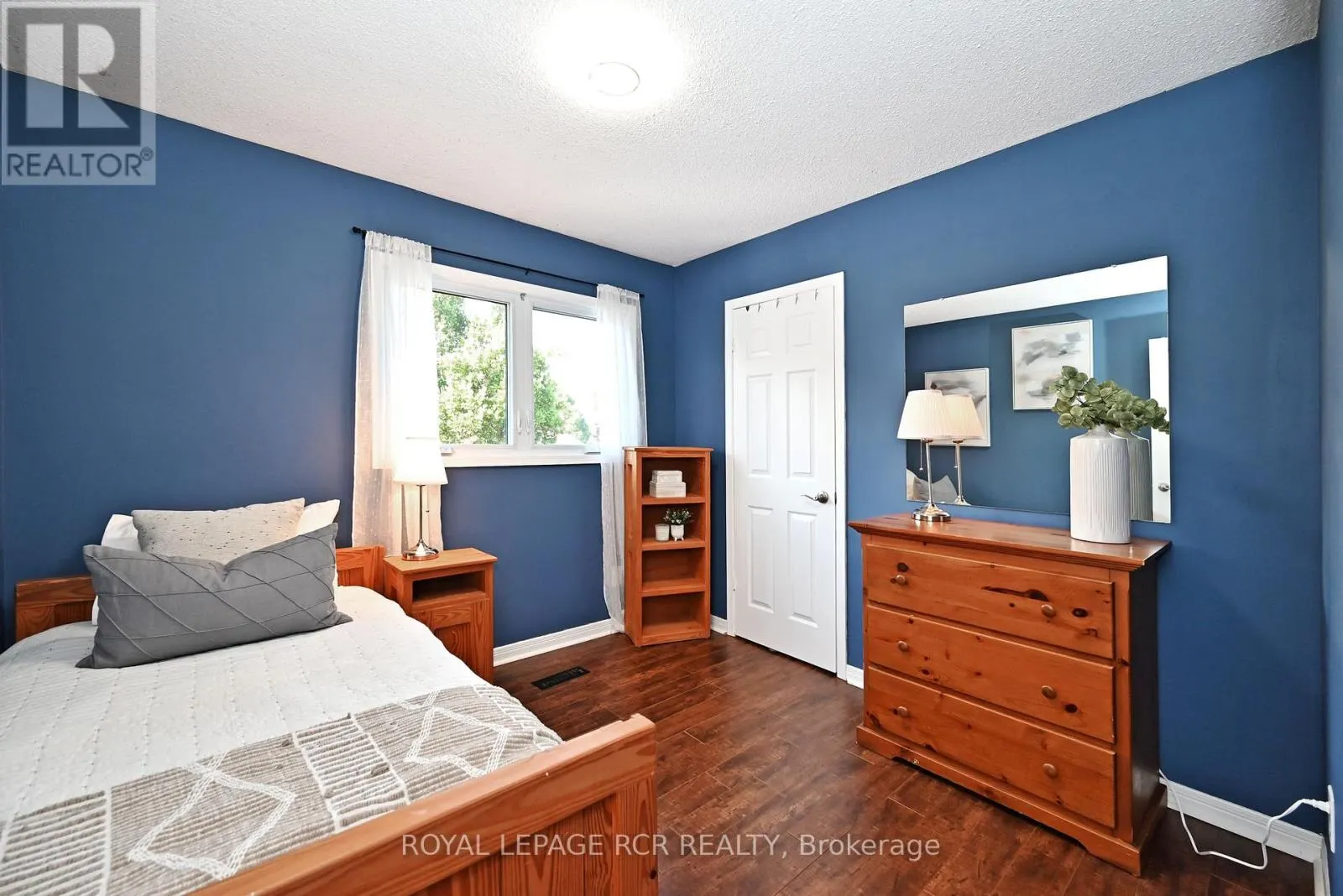 24 MURDOCK AVENUE