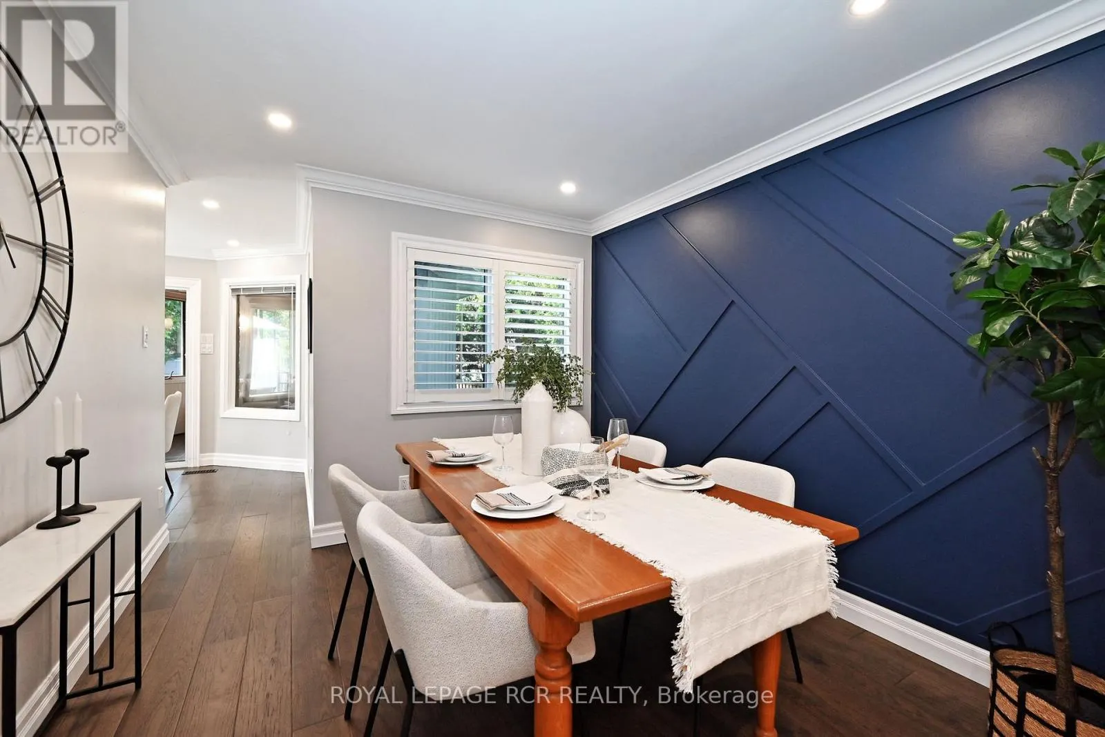 24 MURDOCK AVENUE