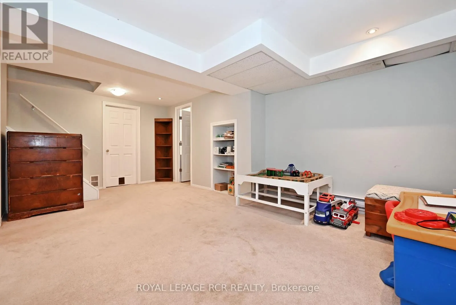 24 MURDOCK AVENUE
